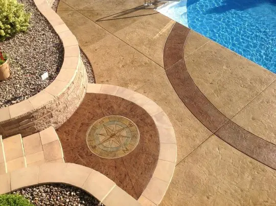 Concreto-estampado-en-area-de-alberca-de-hotel-con-textura-roman-slate-540x403
