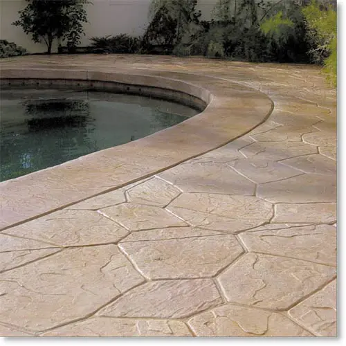 Concreto-estampado-en-area-de-alberca-molde-randome-stone