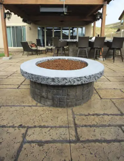 Concreto-estampado-en-terraza-con-molde-lorenzo-travertine.-416x540