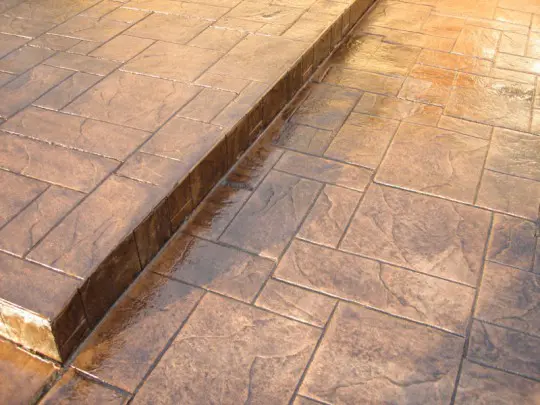 Concreto-estampado-ingreso-a-oficinas-con-molde-ashlar-roman-slate-540x405