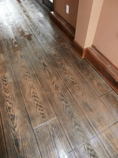 Concreto-estampado-interior-de-casa-habitacion-con-molde-boardwalk-405x540