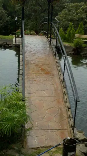 Concreto-estampado-puente-molde-sandstone-302x540
