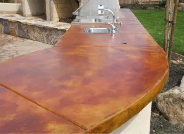 barra-de-concreto-en-jardin-oxidada