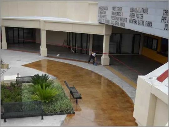 centro-comercial-piso-oxidado-color-amber-540x405