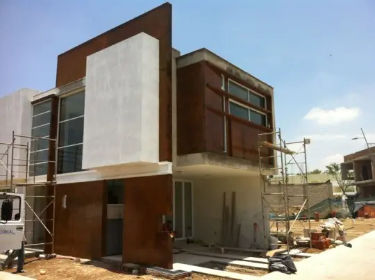 fachada-de-casa-habitacion-oxidada-540x403