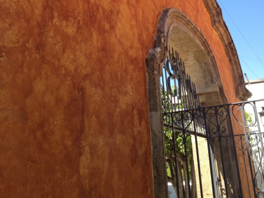 fachada oxidada color terracota