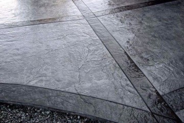 Concreto estampado peatonal con textura old granite.