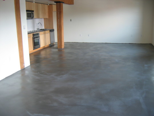 concreto micodelgado en interior de casa habitacion color gris natural