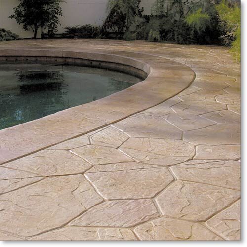 Concreto-estampado-en-area-de-alberca-molde-randome-stone