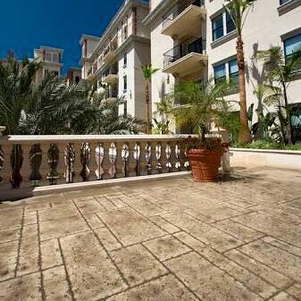 Concreto-estampado-en-hotel-con-molde-lorenzo-travertine