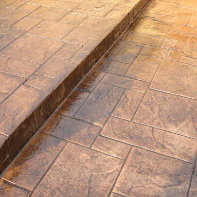 Concreto-estampado-ingreso-a-oficinas-con-molde-ashlar-roman-slate-540x405