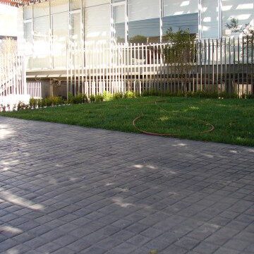 Concreto-estampado-ingreso-vehicular-a-oficinas-con-molde-tile-360x540