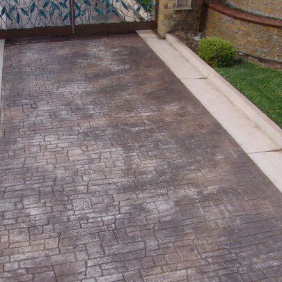 Concreto-estampado-ingreso-vehicular-a-residencia-molde-old-cobblestone-540x405