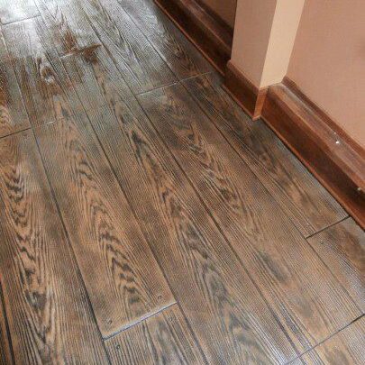 Concreto-estampado-interior-de-casa-habitacion-con-molde-boardwalk-405x540